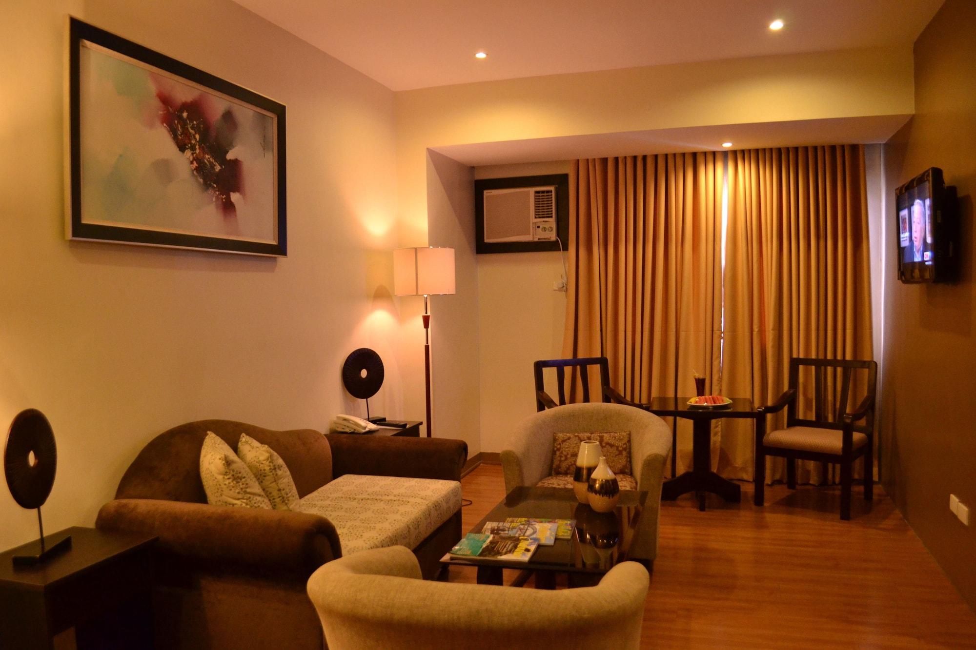 The Pinnacle Hotel And Suites Davao Exterior foto
