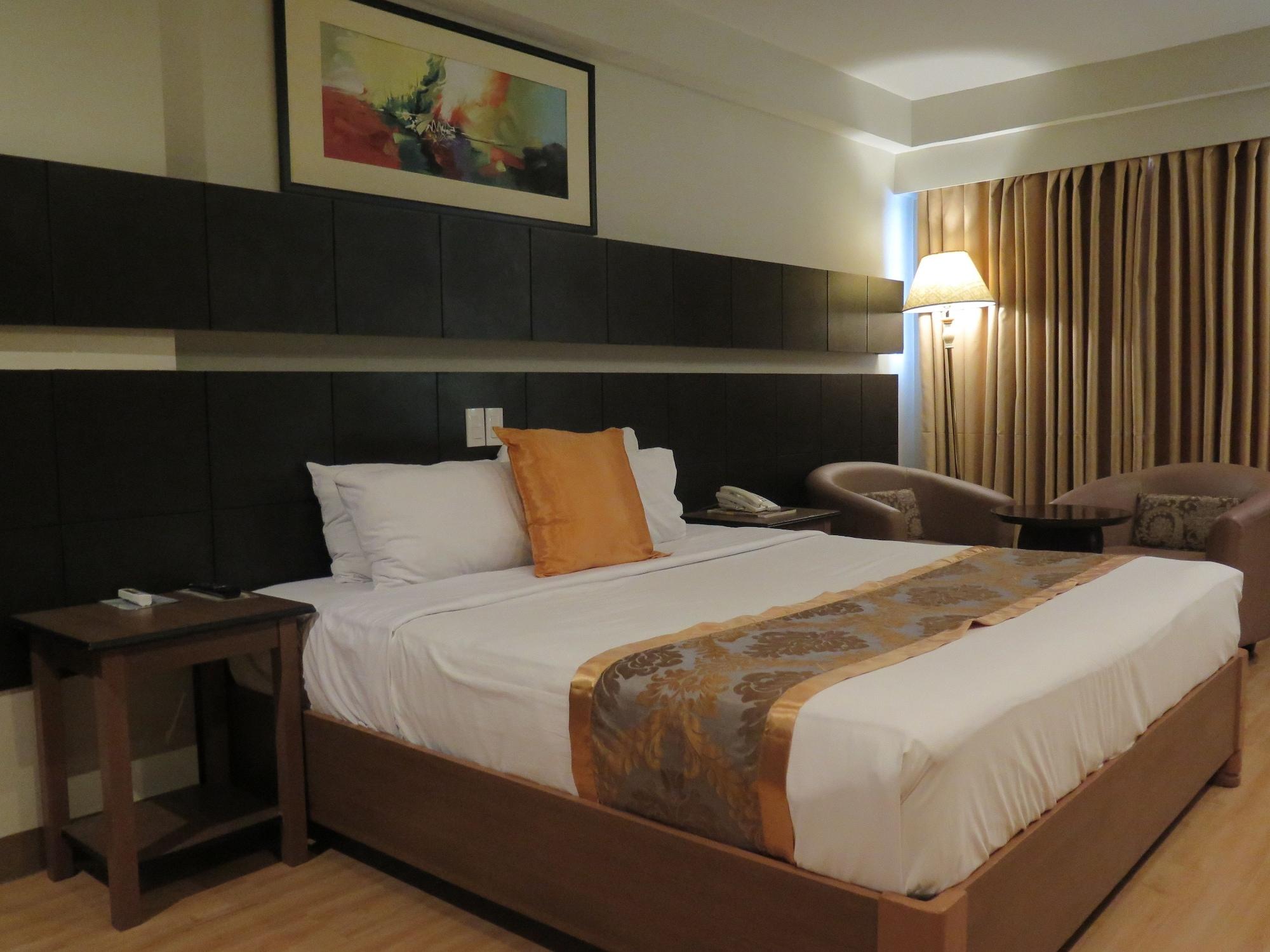 The Pinnacle Hotel And Suites Davao Exterior foto