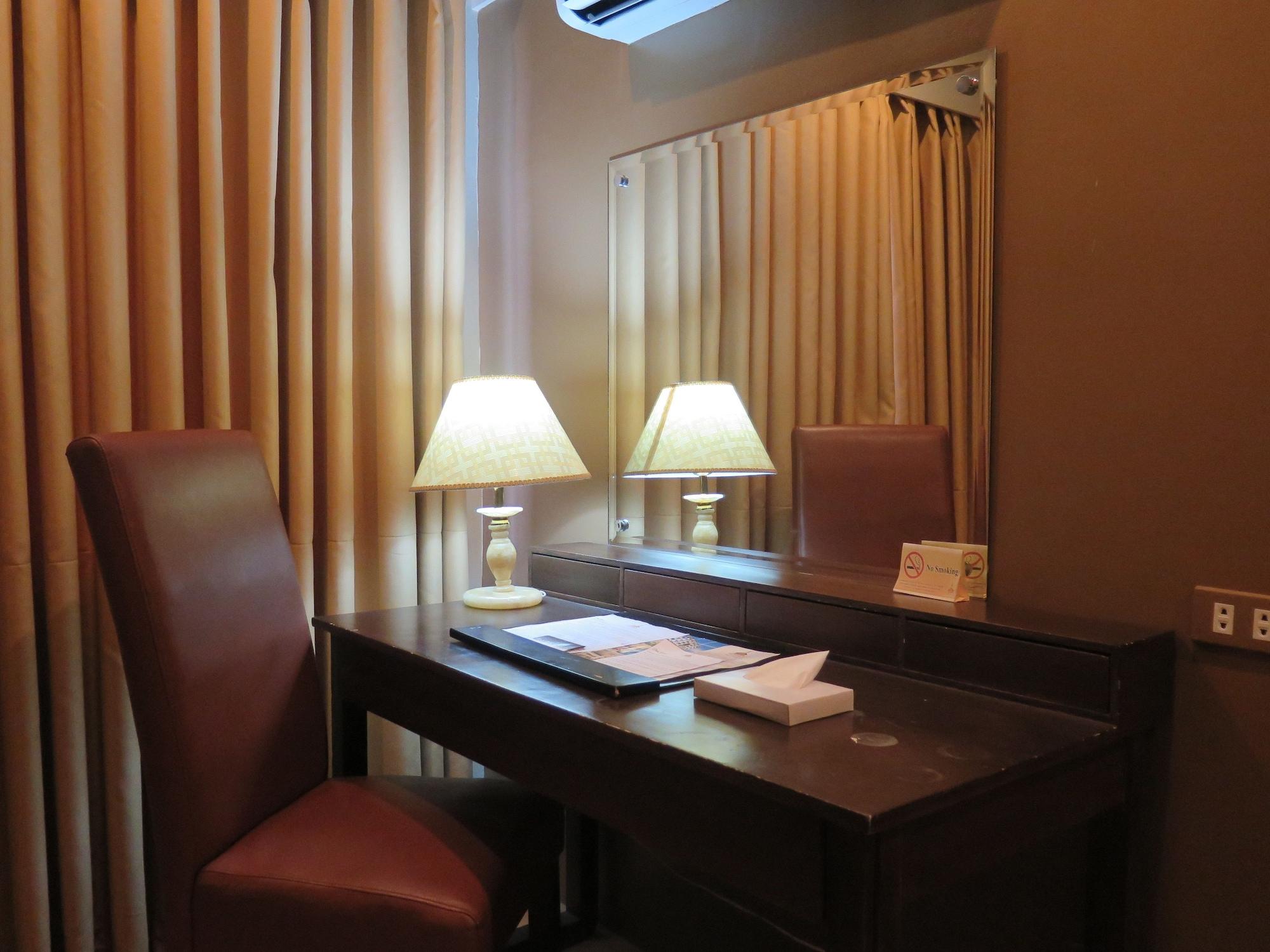 The Pinnacle Hotel And Suites Davao Exterior foto