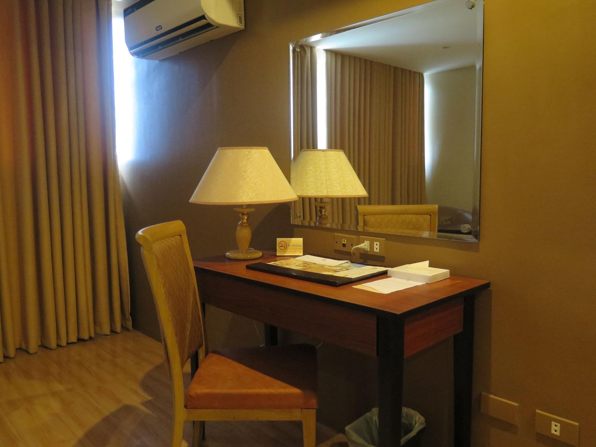 The Pinnacle Hotel And Suites Davao Exterior foto