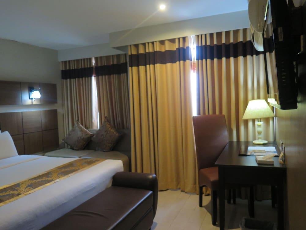 The Pinnacle Hotel And Suites Davao Exterior foto