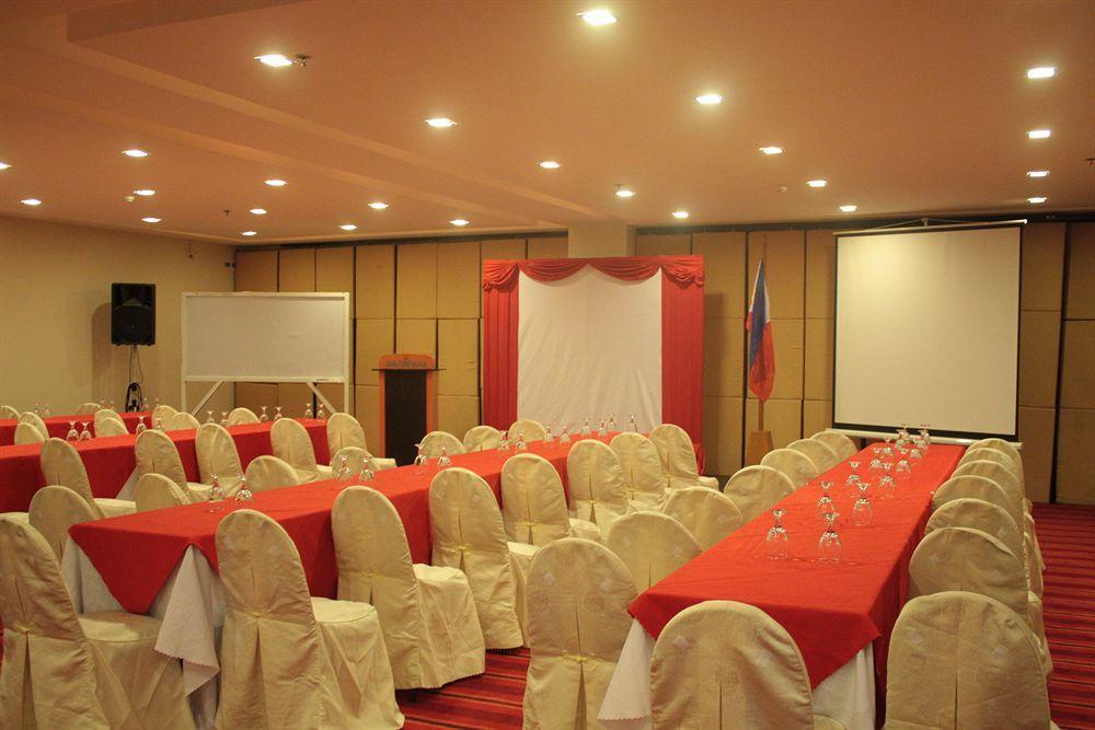 The Pinnacle Hotel And Suites Davao Exterior foto