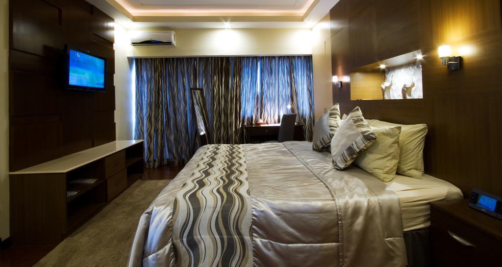 The Pinnacle Hotel And Suites Davao Exterior foto