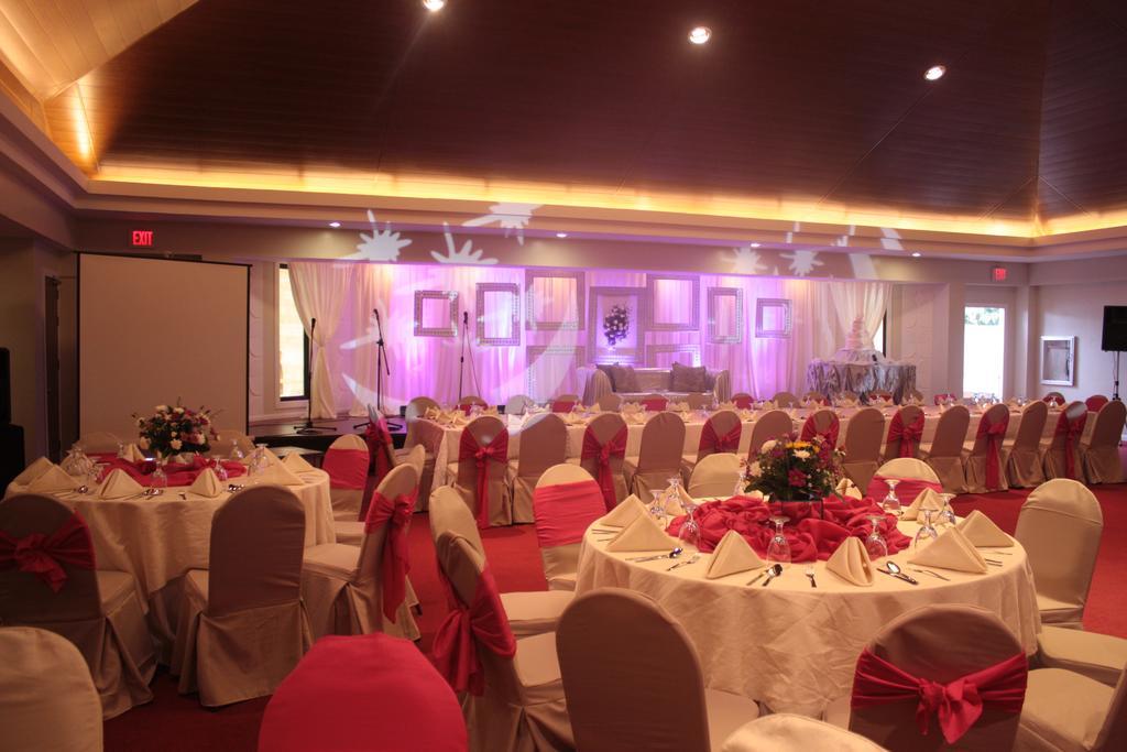 The Pinnacle Hotel And Suites Davao Exterior foto