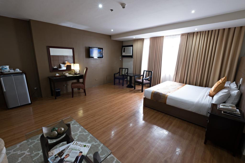 The Pinnacle Hotel And Suites Davao Exterior foto