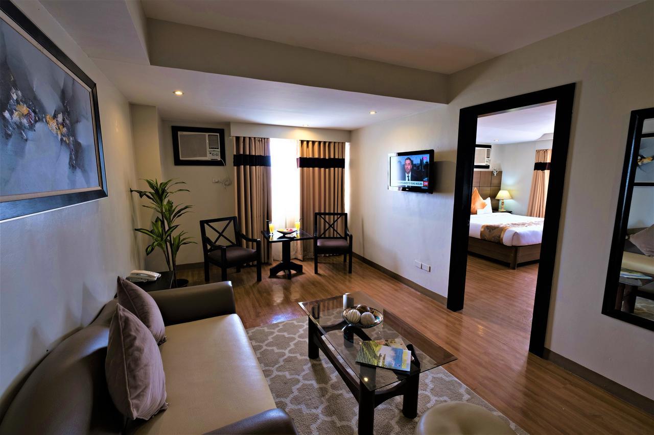 The Pinnacle Hotel And Suites Davao Exterior foto