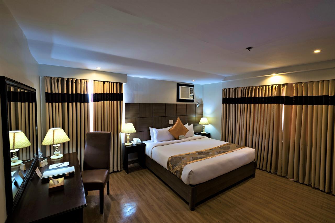The Pinnacle Hotel And Suites Davao Exterior foto