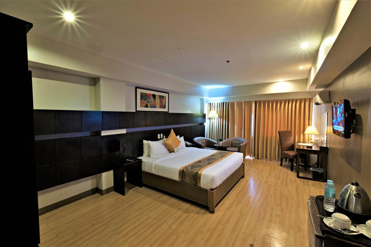 The Pinnacle Hotel And Suites Davao Exterior foto