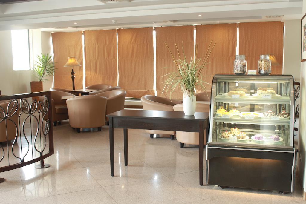 The Pinnacle Hotel And Suites Davao Exterior foto