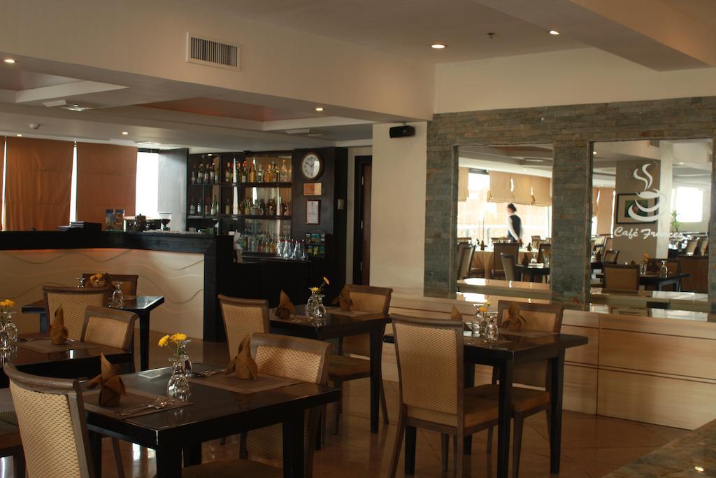 The Pinnacle Hotel And Suites Davao Exterior foto